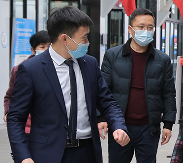 定期与家长沟通学生情况